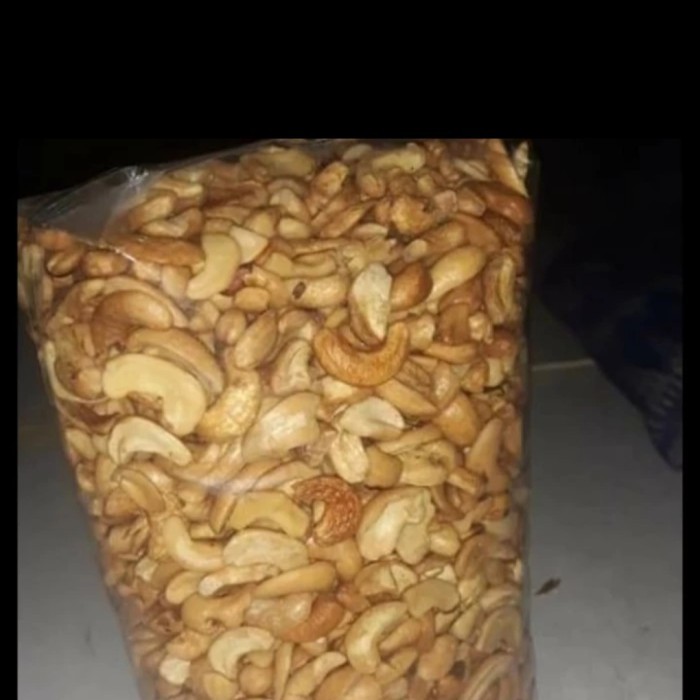 

Best Seller kacang mete patahan 1 kg matang