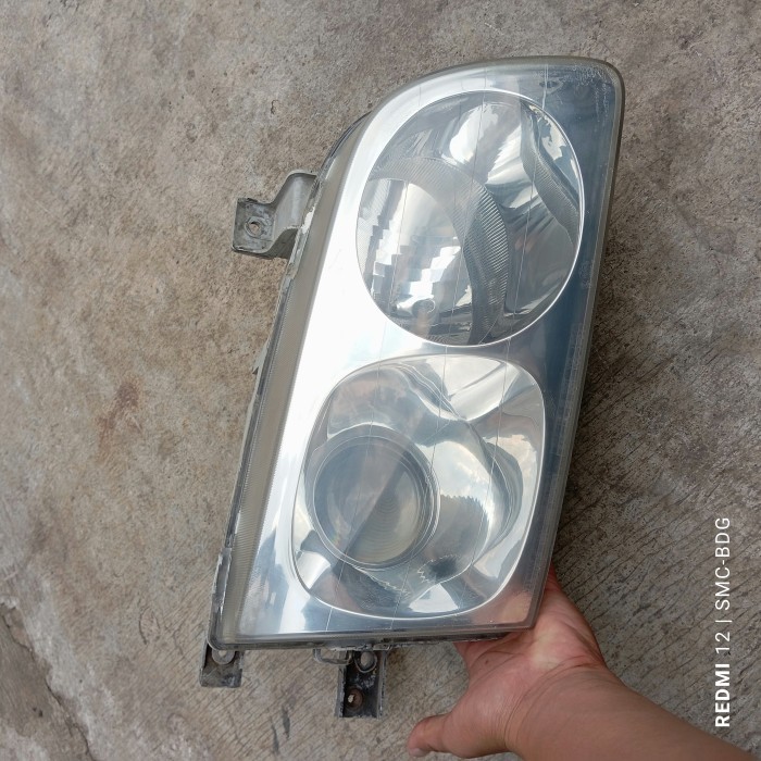 Headlamp lampu depan Kanan Hyundai Trajet original HMC copotan