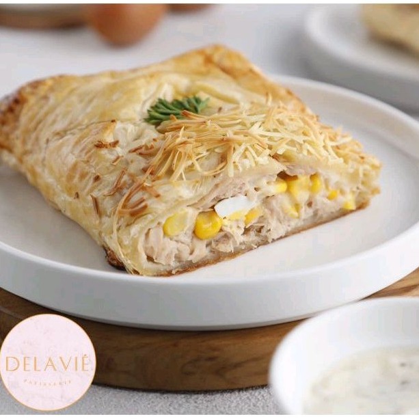 

Tuna Crazy Melt Savoury Puff Pastry (Delavie Patisserie)