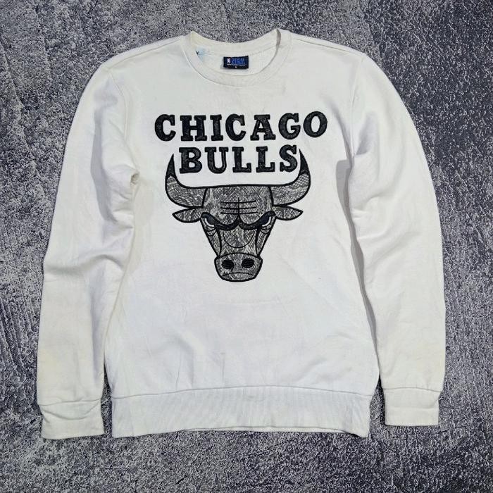 Jaket sweater crewneck NBA CHICAGO BULLS putih bagus size L