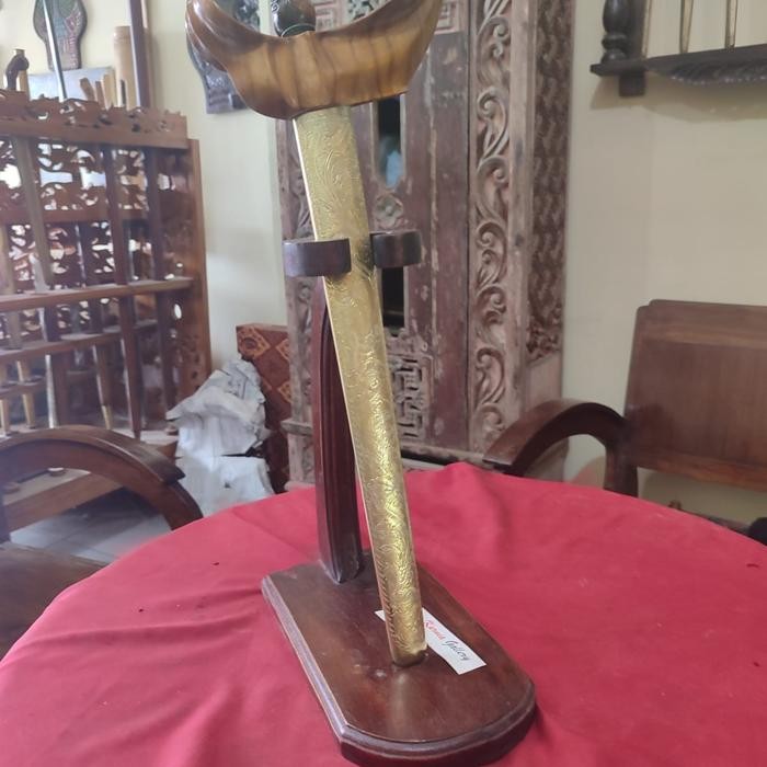 

jagrak keris stand sederhana