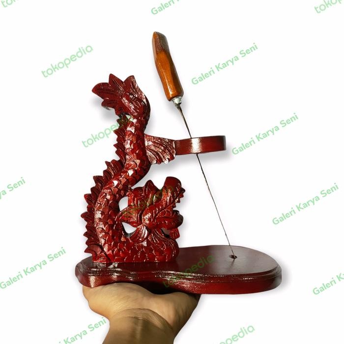 Stand Pusaka Patrem Kecil Mini Ukiran Naga Plitur Merah Maron Kayu Jati Termurah Seindonesia