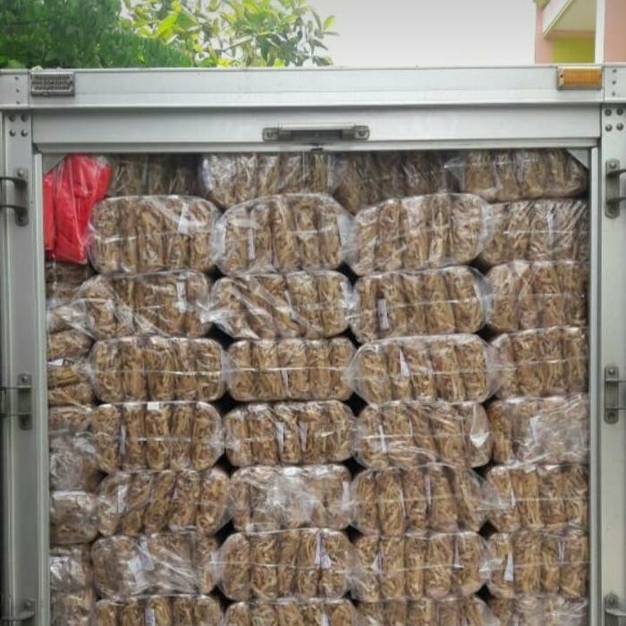 

Kerupuk | Krupuk (Krecek) Rambak Kulit Sapi # Stick ( Rambak Mentah ) Terlaris