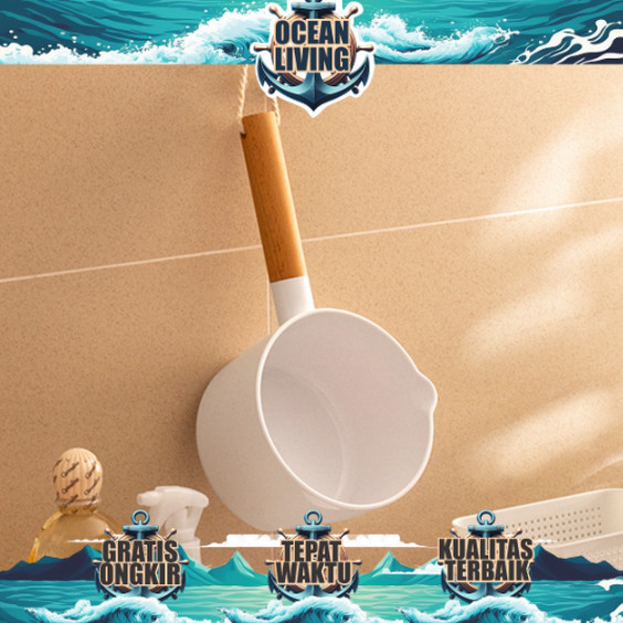 gayung air putih gagang Kayu/Home gayung mandi aesthetic/Gayung putih plastik/Gayung mandi aesthetic