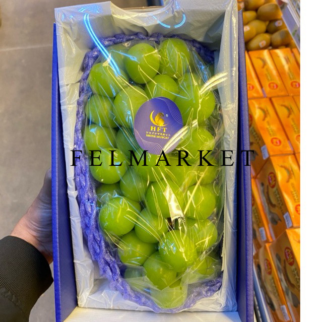 

Buah Anggur Shine Muscat Premium Manis / Buah Anggur Muscat Gift Box