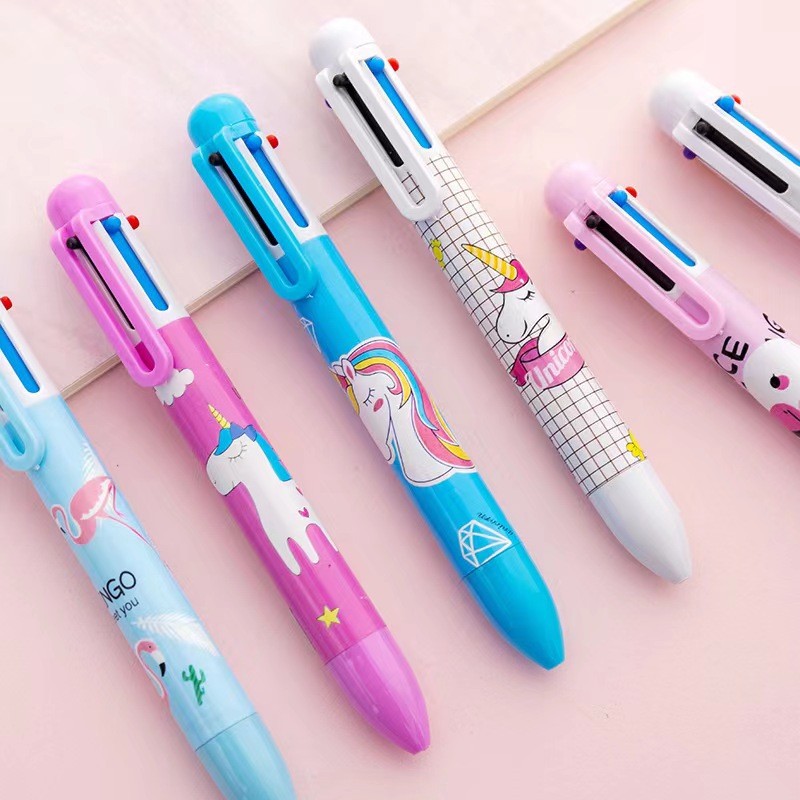 

PULPEN 6 WARNA/ PEN 6 WARNA KARAKTER LUCU/ PULPEN ANAK ANAK / PULPEN MOTIF 6 WARNA LUCU IMUT / BOLPEN KARAKTER