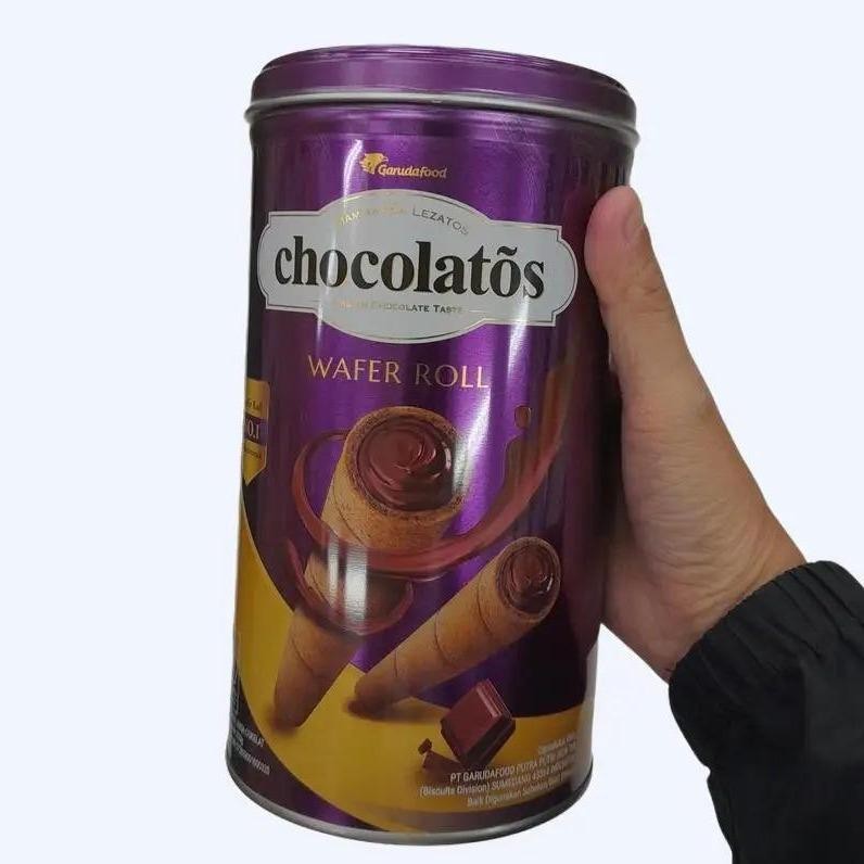 

Gery Chocolatos Wafer Roll dengan Krim Coklat Kaleng 310gr
