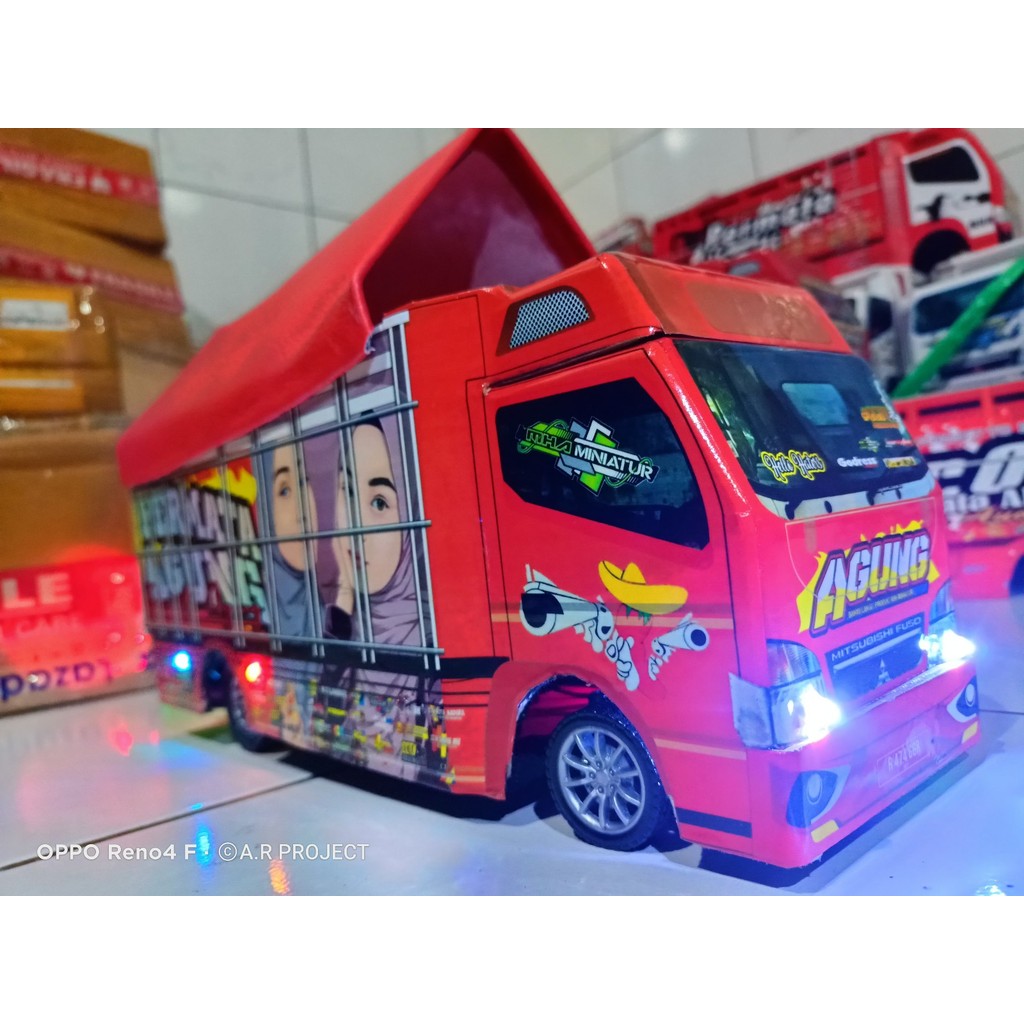 MINIATUR TRUK TERLARIS PERMATA AGUNG MERAH FULL LAMPU