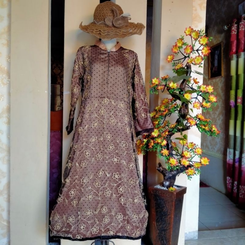 Midi Brukat Mewah Polkadot Tile Hitam