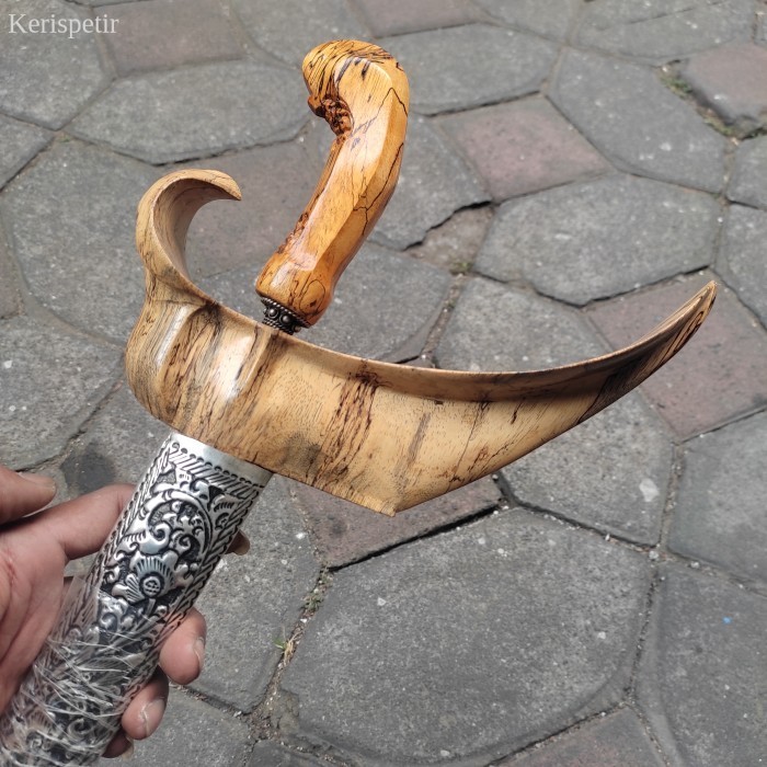 

Warangka Keris Ladrang Surakarta Bahan Kayu Awar Awar Garap Alusan murah antik