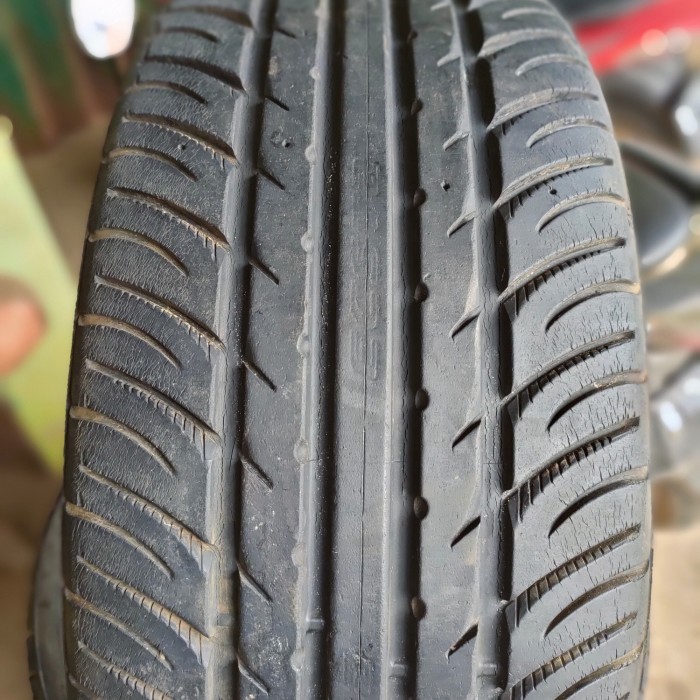 BAN MOBIL SECOND COPOTAN UKURAN 215/40 R18 MEREK KUMHO
