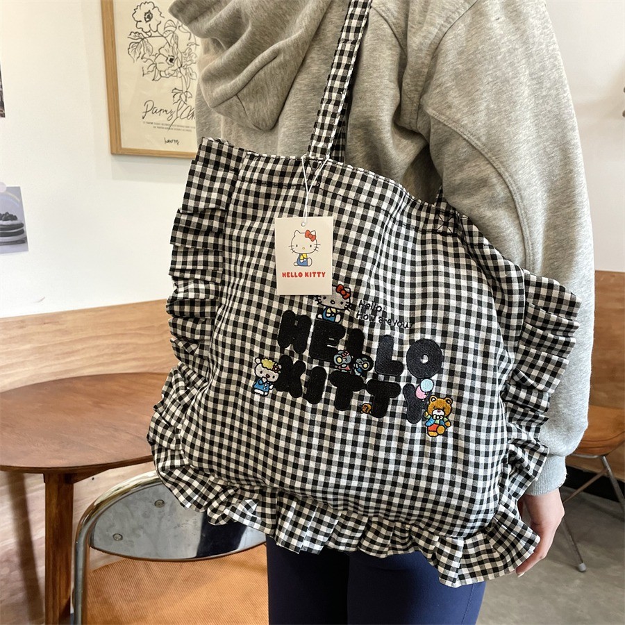 Tas Hello Kitty Ruffle Shoulder Bag