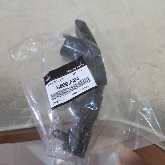 Bracket Breket Bumper Depan Kanan Pajero Sport 2021-2025 6400J524