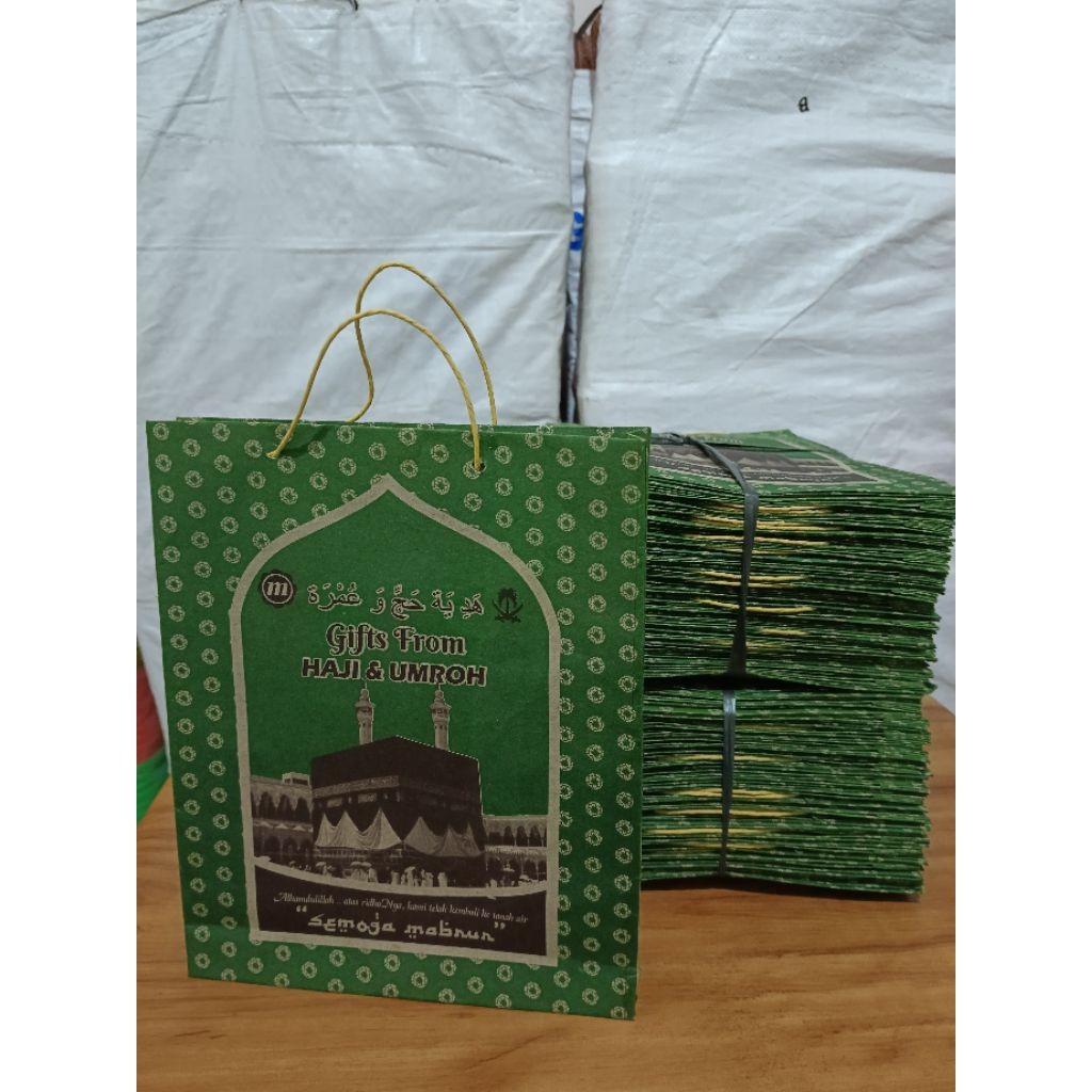 

Paperbag Oleh - Oleh Haji dan Umroh Paperbag Murah Tas Kertas Tas Souvernir Paperbag Motif Ka'bah