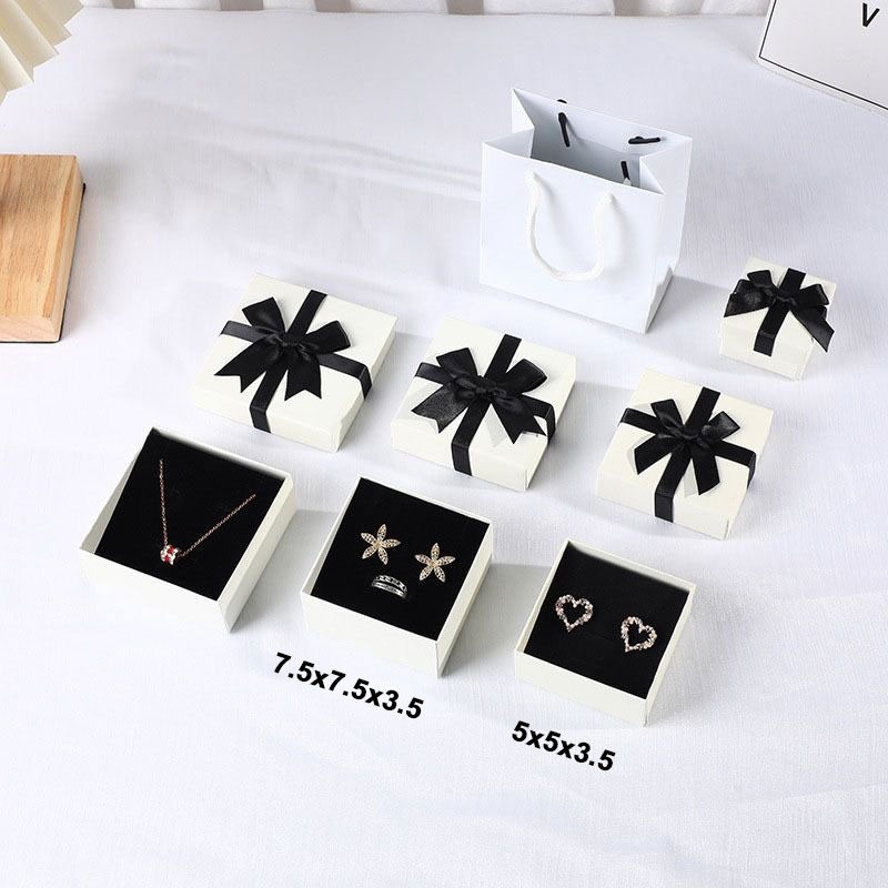 

JOY KG - Kotak Gift Box Hadiah Penyimpanan Perhiasan Gelang Kalung Anting 5x5x3.5 - 7.5x7.5x3.5