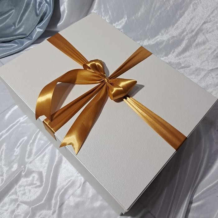 

Kotak Kado + Kotak Hadiah + Gift Box + 23x12x5 cm + Kotak Small + Berpita + Tanpa Pita - Cream