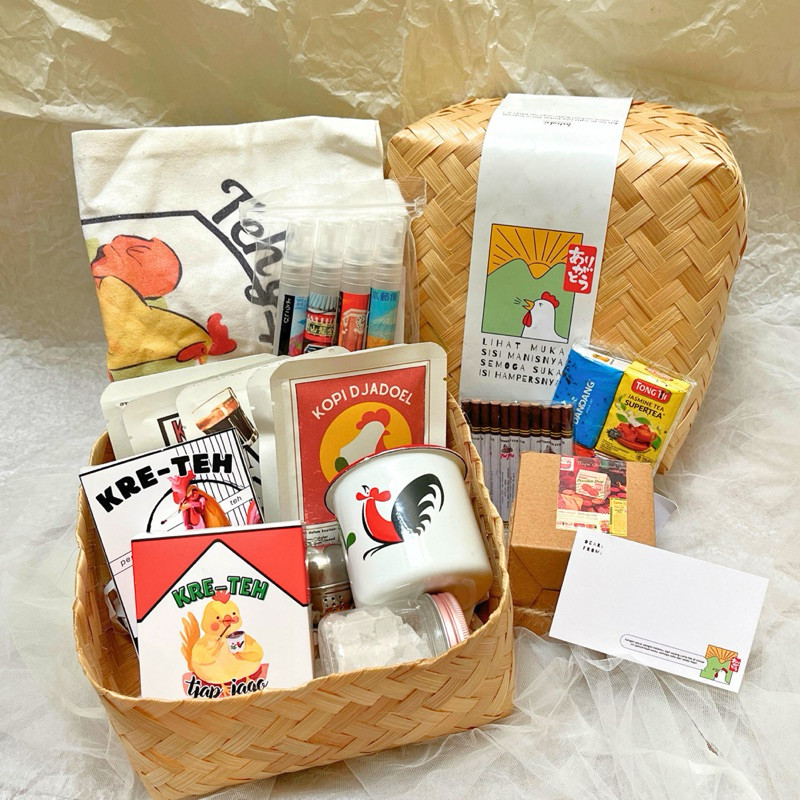 

(BACA DESKRIPSI!) Hampers Teh Totebag Lilin bymakaira | Kado Ulang Tahun Hadiah Ulang Tahun Kado Wisuda Birthday Gift Souvenir Unik Kado Lucu Gelas Enamel Scented Candle Totebag Dripbag Coffee