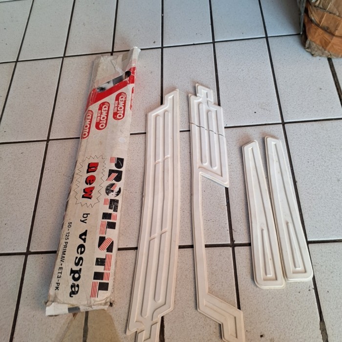 Body trim vespa pts special by cemoto italy ori nos.