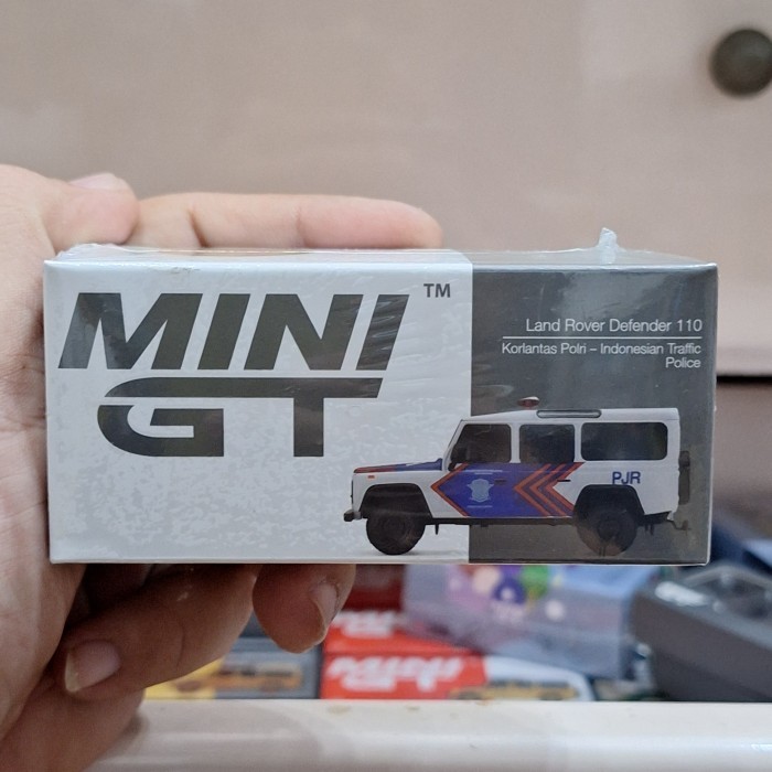 Mini GT Skala 64 Land Rover Defender Polisi Indonesia Exclusice ( CHASE Edition)