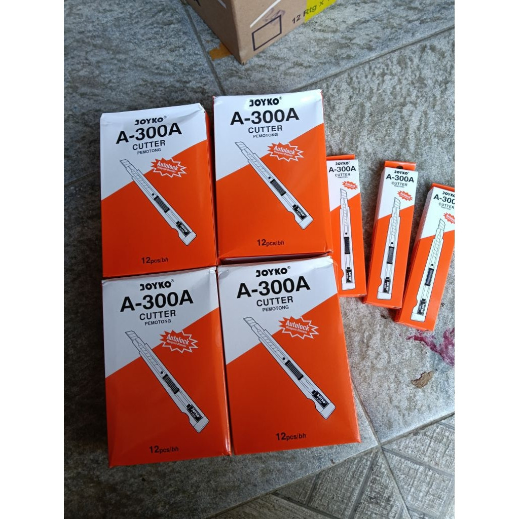 

GROSIR 1LUSIN 12 PCS Cutter joyko A 300 A autolock cuter joyko cuter pemotong kertas A 300 Cuter joyko autolock auto lock