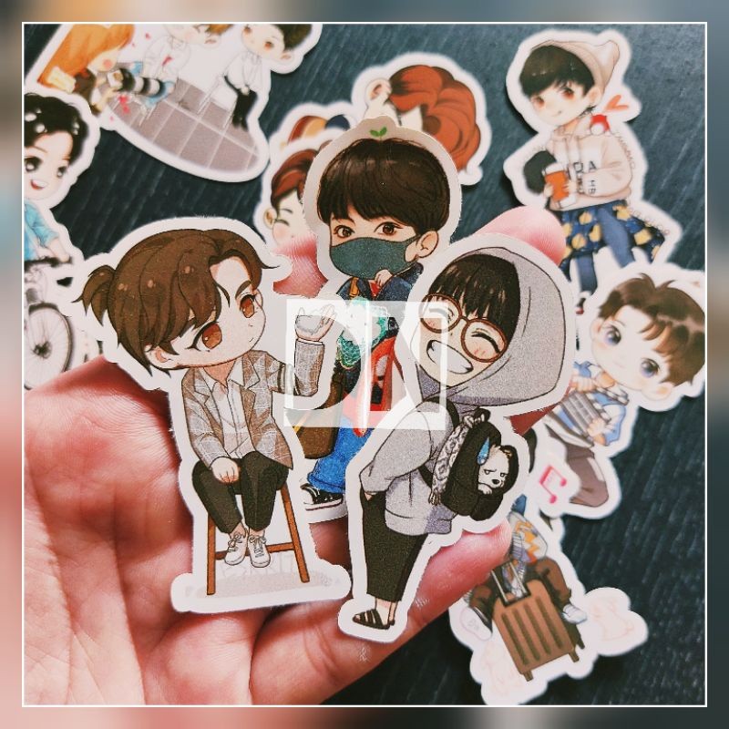 

STIKER BOYS CHIBI STICKER GLOSSY KARAKTER BOYS CHIBI FASHION ISI 16 PCS