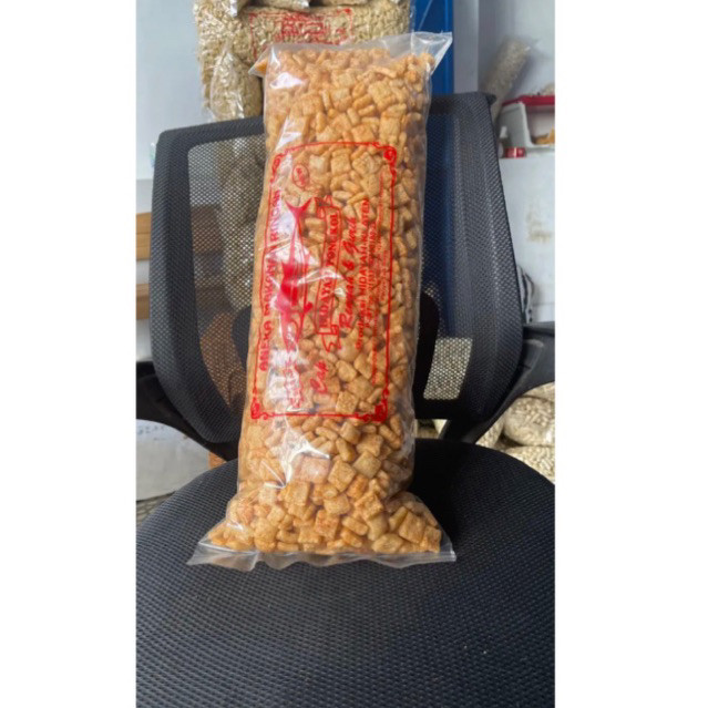 

KERUPUK KOTAK PEDAS DAUN JERUK/CM PEDAS (850G)