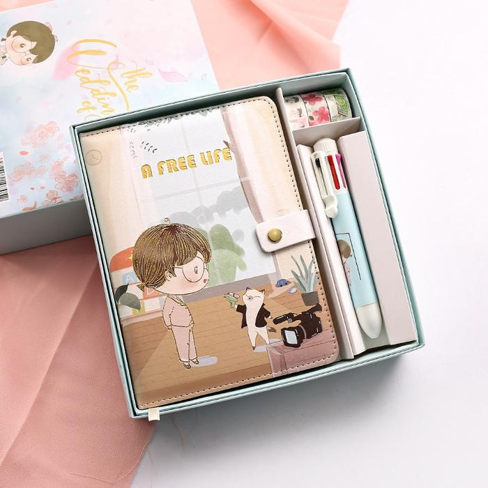 

Ready 3 In 1 Gift Set Notebook / Set Alat Tulis Notebook Pulpen Mekanik & Washi Tape AT0162 - Camera