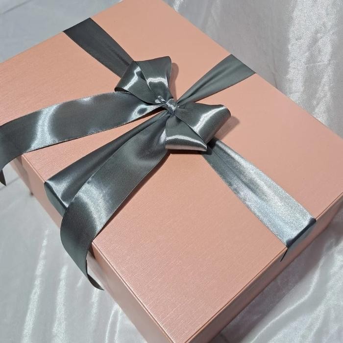 

Kotak Kado + Kotak Hadiah + Gift Box + 26x20x10 cm + Kotak Medium + Berpita + Tanpa Pita - Pink