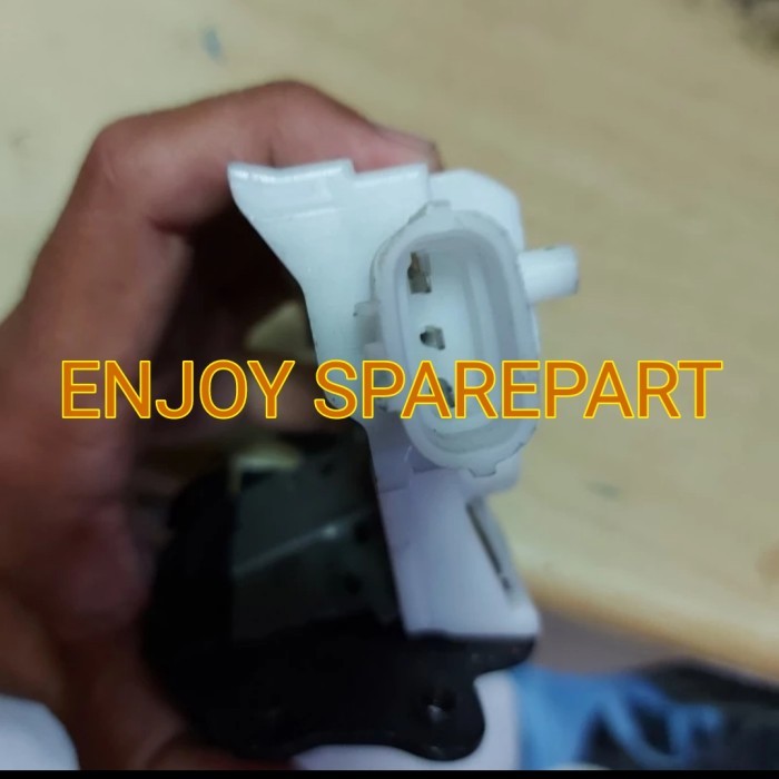 Doorlock Door Lock Pintu Bagasi Toyota Innova Reborn Bensin Type G