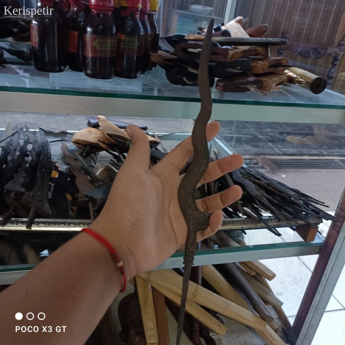 

kujang sepuh berpamor era mataram bkn megantoro sengkelat kamarogan murah antik