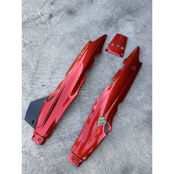 cover body belakang yamaha fiz fizr warna merah maron set bok aki fizr maron berkualitas