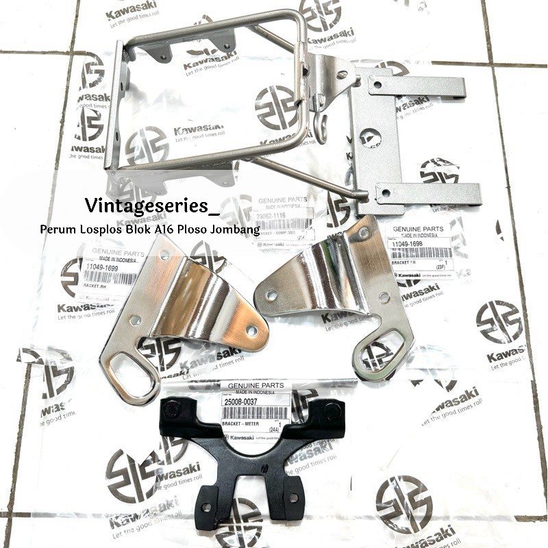 Breket Lampu Depan Ninja 150 R SS KGP 23062-1116 breket kupingan ninja Ss ORI original