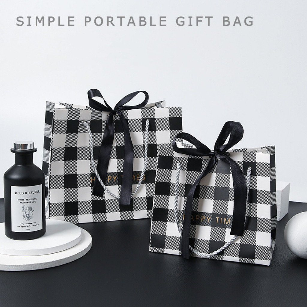 

Variant V-324 - Paperbag - Paper bag - Paperbag Kado - Gift Bag - Premium PaperBag -Kantong Kado - Kantong Souvenir - Tas Kado Premium Souvenir Wedding - Goodie Bag - Paperbag Pita - PaperBag Tas Hadiah - PaperBag Premium Quality - Hadiah Wedding Souvenir