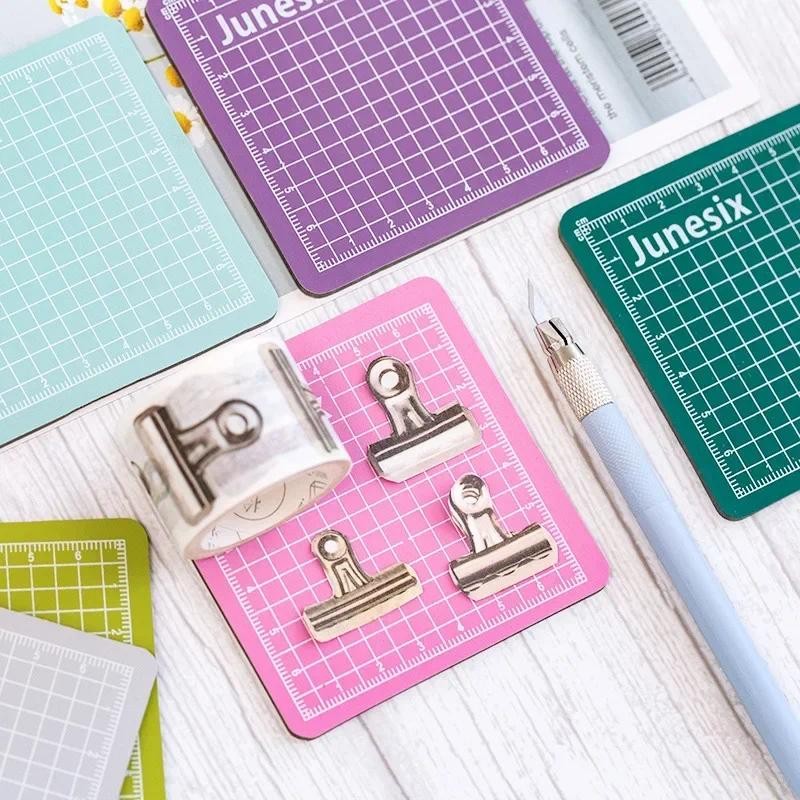 

1PC 8cm mini cutting mat handmade art carving mat handbook paper cutting mat board DIY desktop protection board