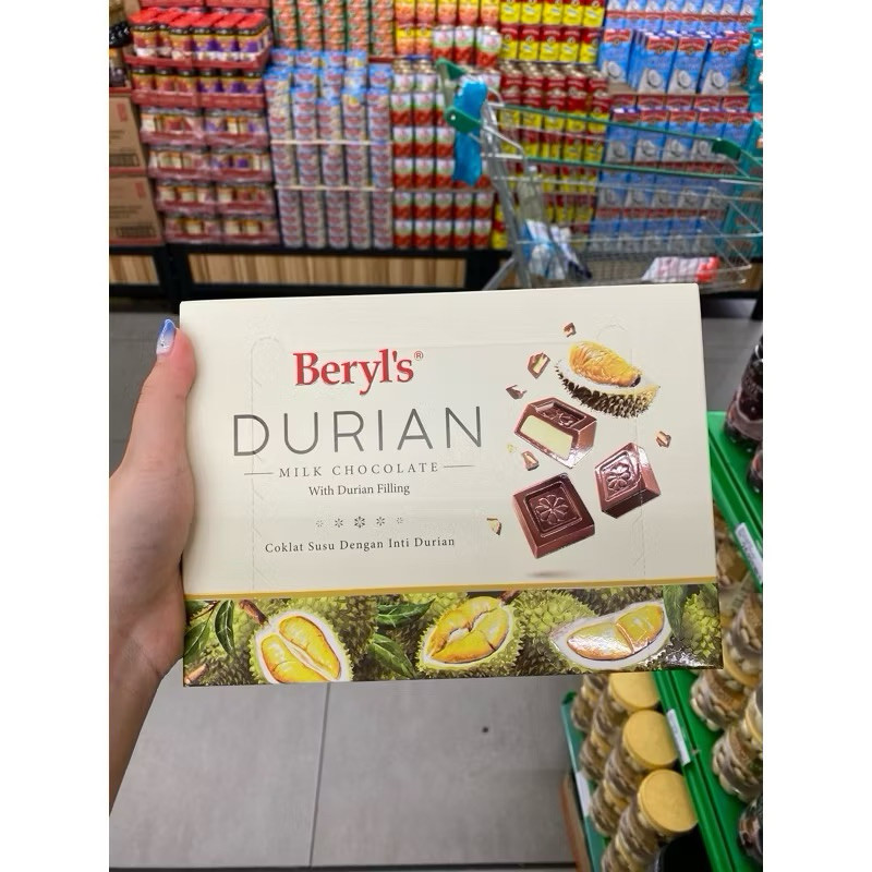 

Beryls durian milk chocolate / strawberry double layered & milk chocolate 150 gr