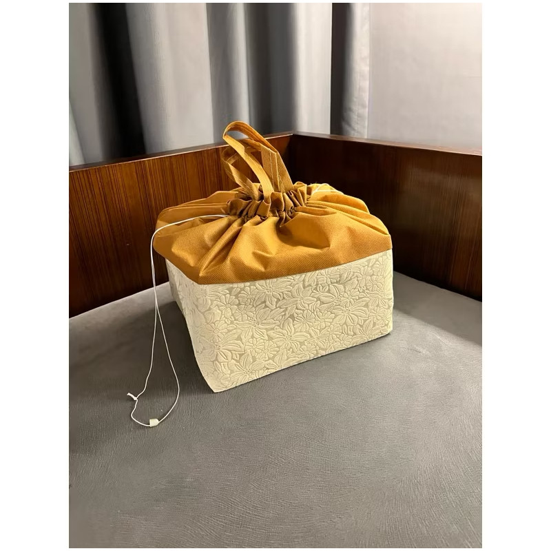 

[oddsolshop] pekanbaru/Tas Hajatan EMBOS SERUT / Tas Nasi Kotak / Spunbond / Belanja / Goodie Bag