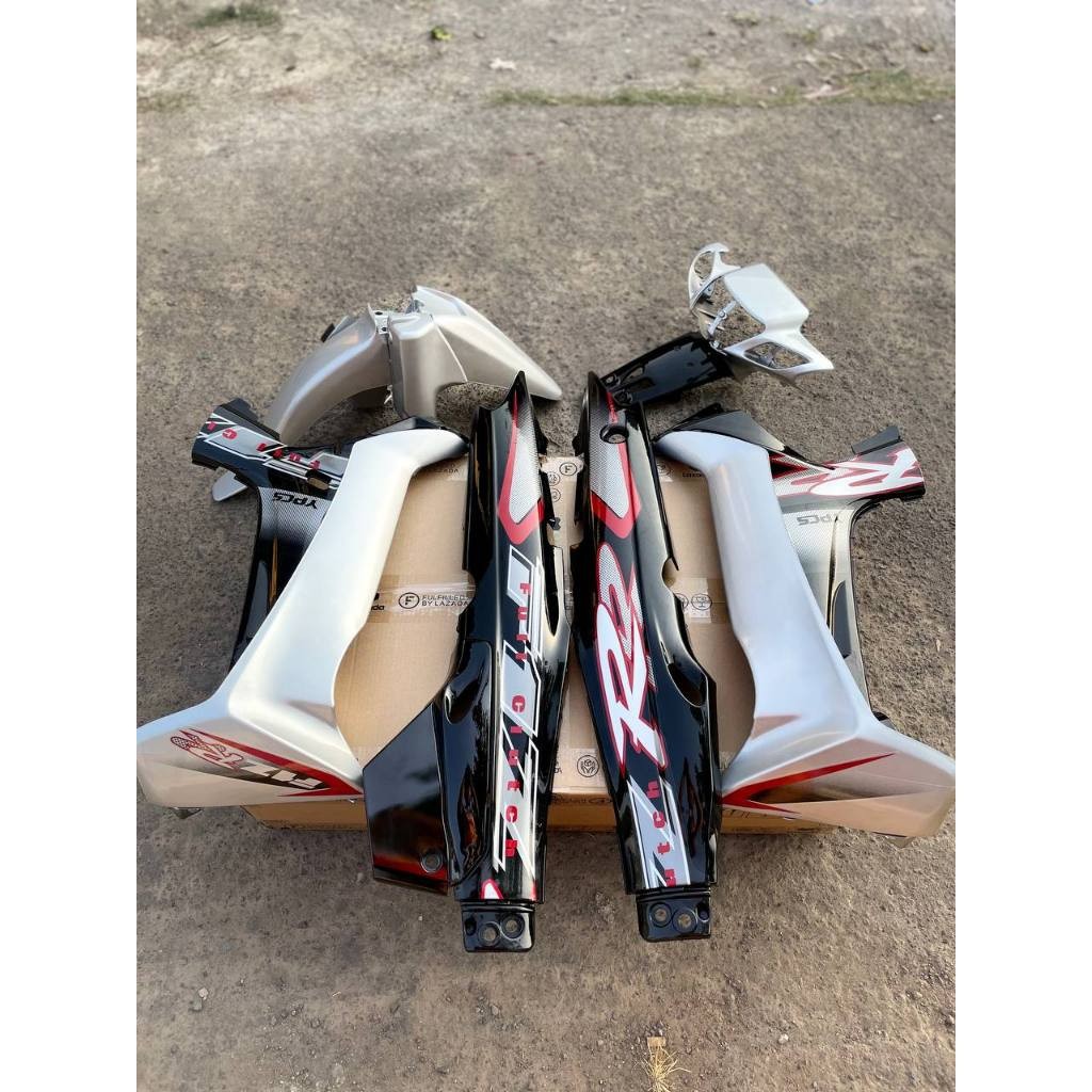 TERLARIS PAKET COVER BODY FULL SET YAMAHA FIZ R F1Z R MODEL TIPE PERAK HITAM SILVER FULL BODY HALUS 