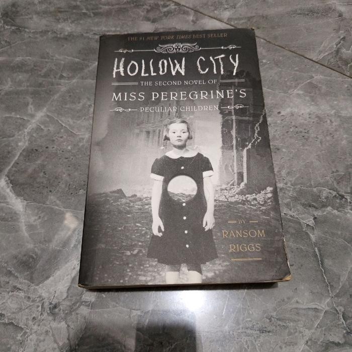 HOLLOW CITY THE SECOND NOVEL OF MISS PEREGRINE'S PECULIAR CHILDREN-TANSOM RIGGS-C1