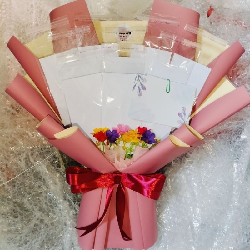 

Buket uang kosong 10 lembar buket wisuda buket ulang tahun buket Snack hadiah ulang tahun hampers gif box boneka wisuda