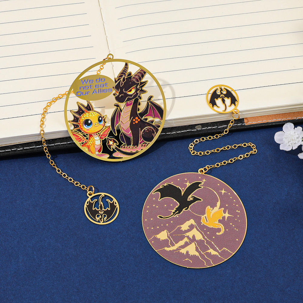 

Creative and minimalist metal bookmark with a dragon theme and cute flying dragon design, perfect for fantasy book enthusiasts.