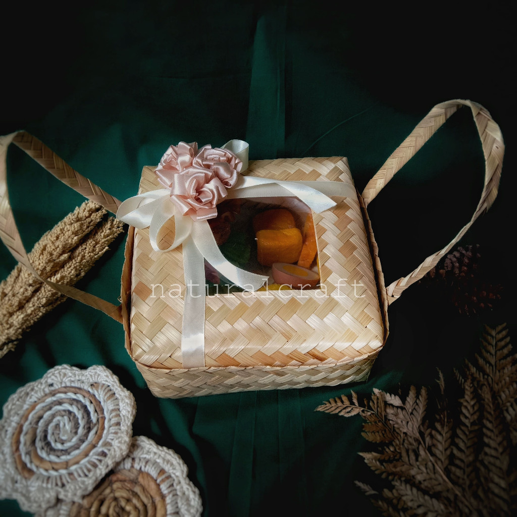 

New product (B170) Besek Cangking Natural Mika Pita 20cm, 25cm Hampers Exclusive l Wadah Hampers l Parcel l Hadiah l Hantaran l Seserahanl Nikahan l Syukuran l Naturalcraft