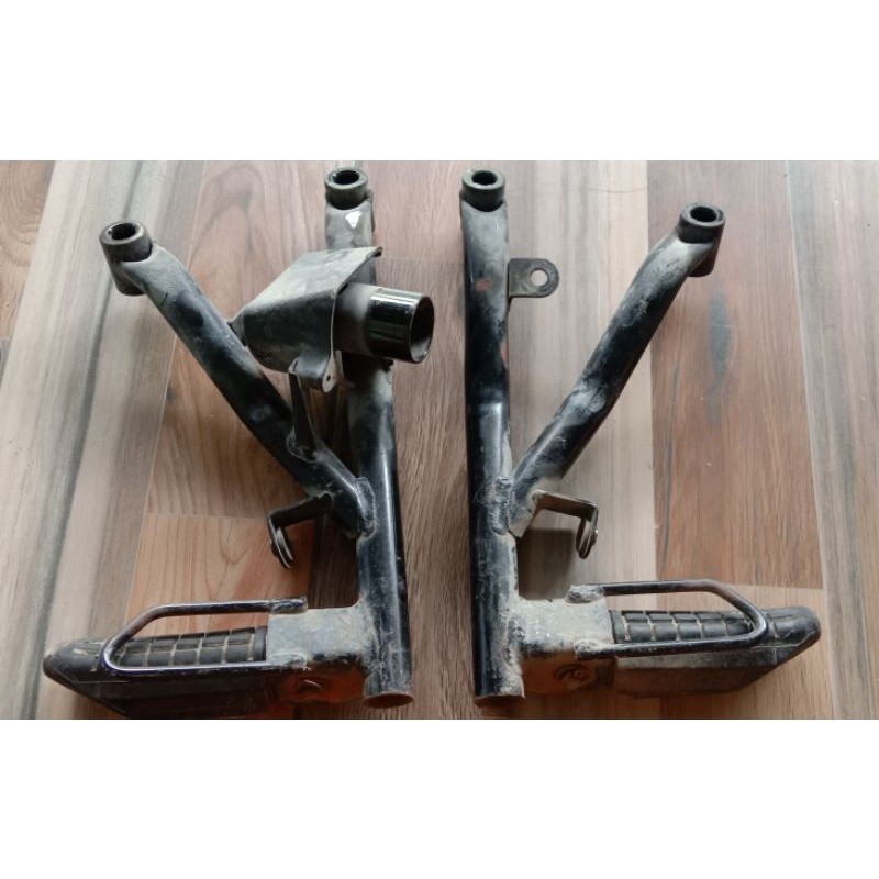 Postep footstep bostep belakang honda vario lama 110 / techno 110 karbu