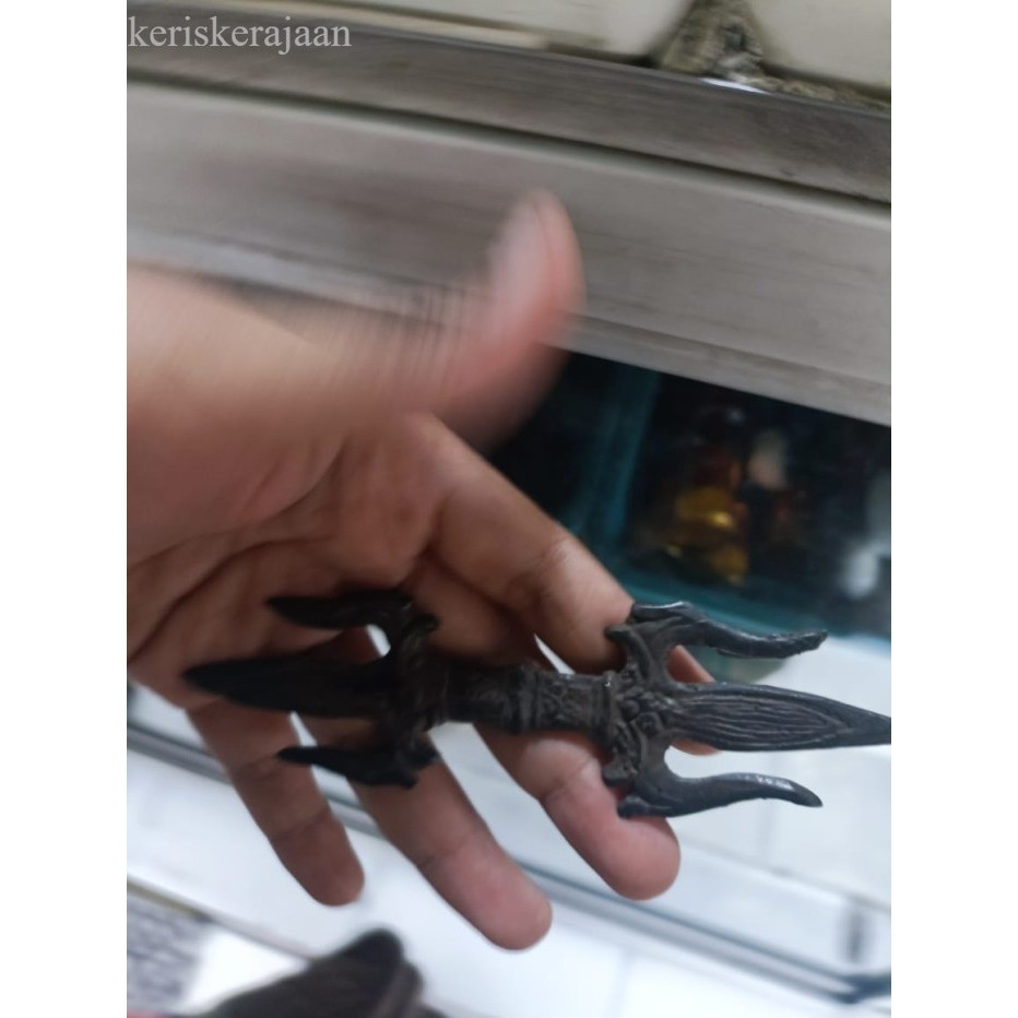 

trisula kembar hitam perunggu sepuh majapahit milik raden wijaua bk Keris sengkelat majapahit mataram kartosuro kartasura Balinesbk antik