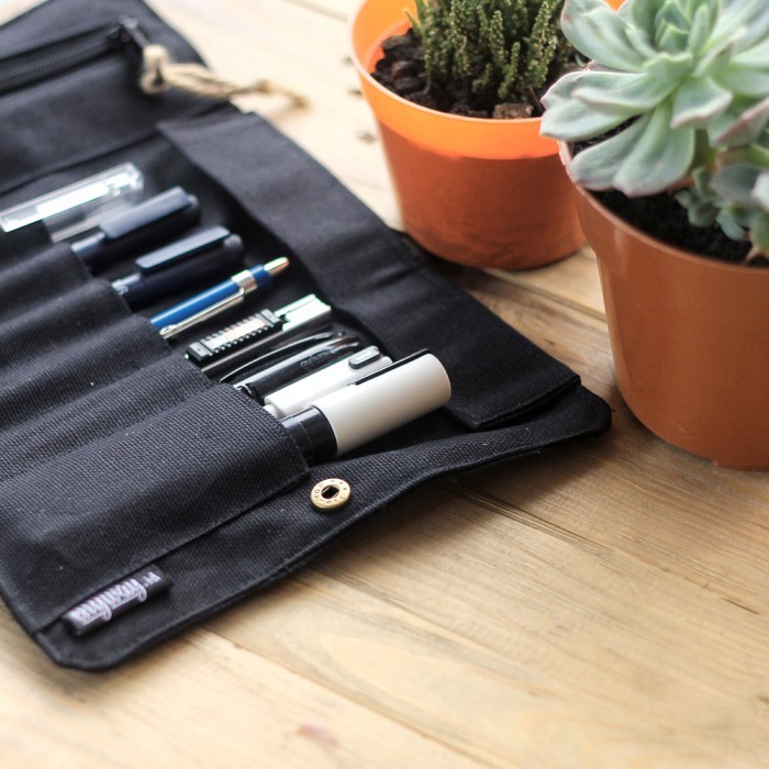 

promo ✨ -Roll Up Pencil Case Black Edition - Hitam