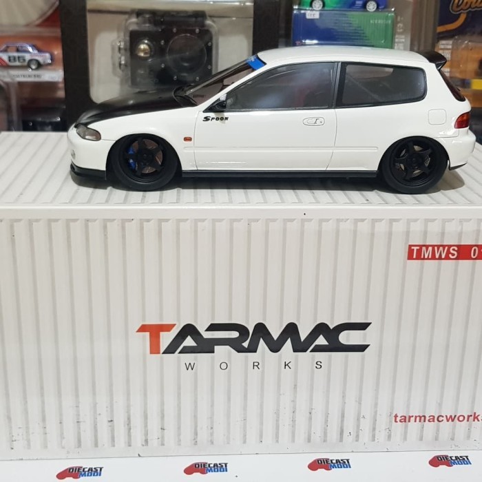 Tarmac Civic Eg6 Estilo White carbon hood skala 18