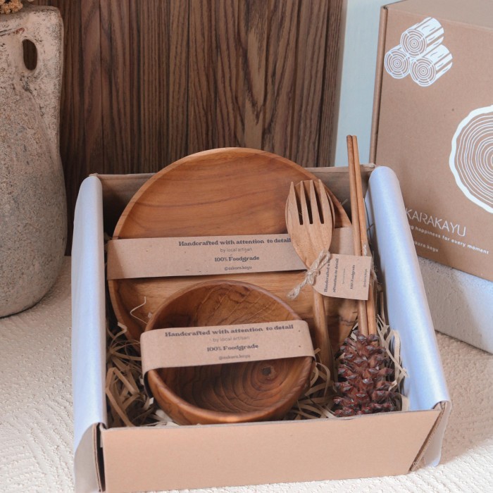 

DISKON Kyra Hampers | Peralatan Makan Kayu Jati | Wedding Gift