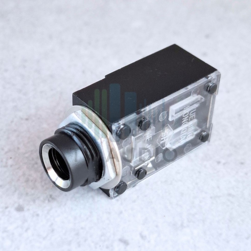 Soket Mic Akai 4 Pin Mono – Transparan Model Kotak