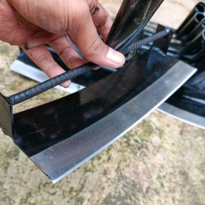 Alat Pembersih Rumput Liar Cangkul Gulma Bahan Plat Baja Alsli TERBAIK