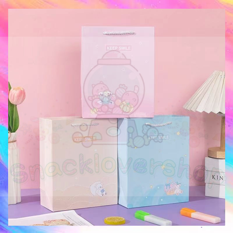 

Paper Bag Gift Cute / Paperbag Hadiah Motif Smile Premium Warna Warni