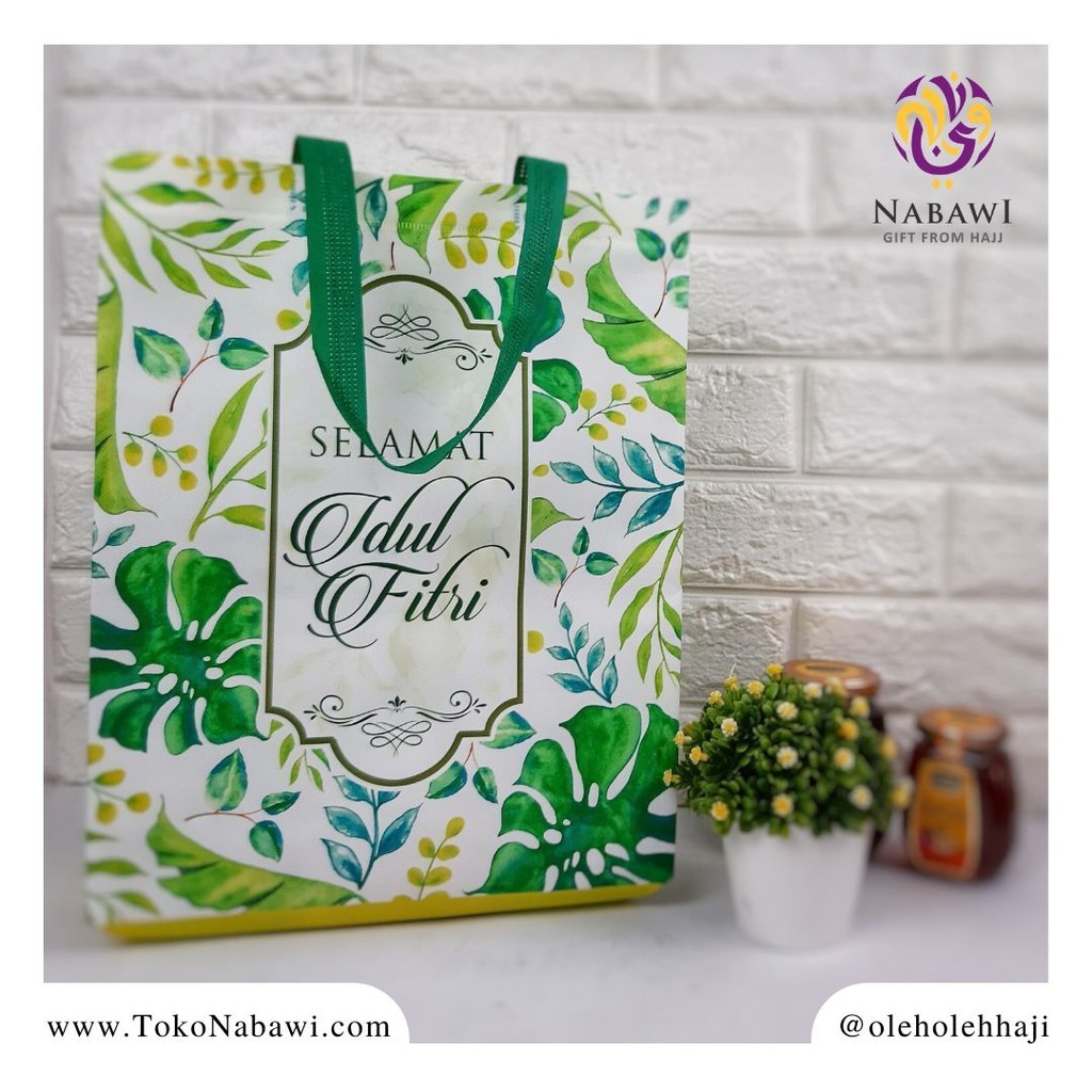 

Goodie Bag Tote Bag Idul Fitri Ukuran Tanggung 1 Pcs Tas Souvenir Parcel Lebaran Oleh Oleh Haji dan Umroh